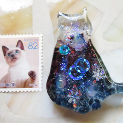 ◇1882完売 ❆粉雪　猫と紫陽花色、六花の雫✨ ※ブローチ・中サイズ・１点物 4枚目の画像