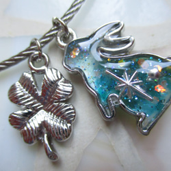 SOLD◆ハンドメイド バッグチャーム うさぎ ガラス 革タグ ビーズ SOLD◇ハンドメイド バッグチャーム うさぎ ガラス 革タグ ビーズ