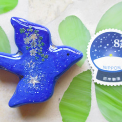 ◇469再販完売 ✨冬の星空　青い小鳥のブローチ ※中サイズ・１点物 5枚目の画像