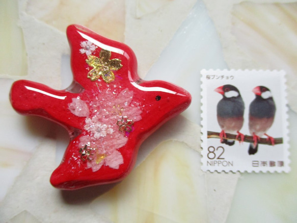◇610再販完売 紅梅　小鳥と桜のブローチ ※1点物 4枚目の画像