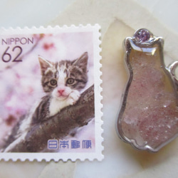 ◇2718再販 ストロベリークォーツの猫　ピンバッジ 5枚目の画像
