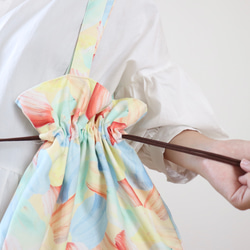 巾着トートバッグ、チョコレートコスモス　Asahi柄テキスタイル　巾着バッグ 4枚目の画像
