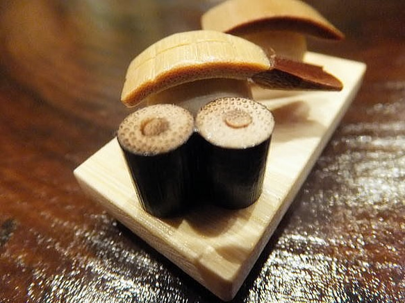 竹細工～細巻と握り寿司のブローチ 2枚目の画像