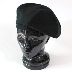 渦巻き刺繍のベレー帽 (ブラック) 1枚目の画像