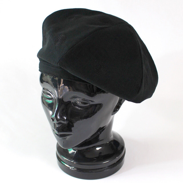 渦巻き刺繍のベレー帽 (ブラック) 2枚目の画像