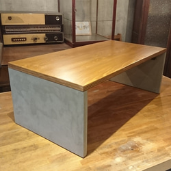 インダストリアルなローテーブル(折りたたみ式) 1枚目の画像