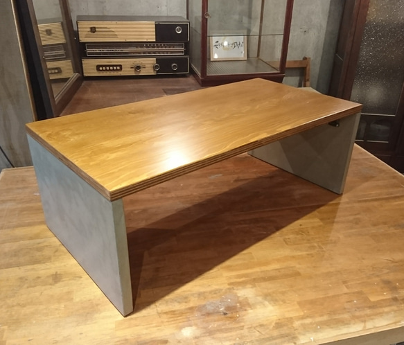 インダストリアルなローテーブル(折りたたみ式) 2枚目の画像