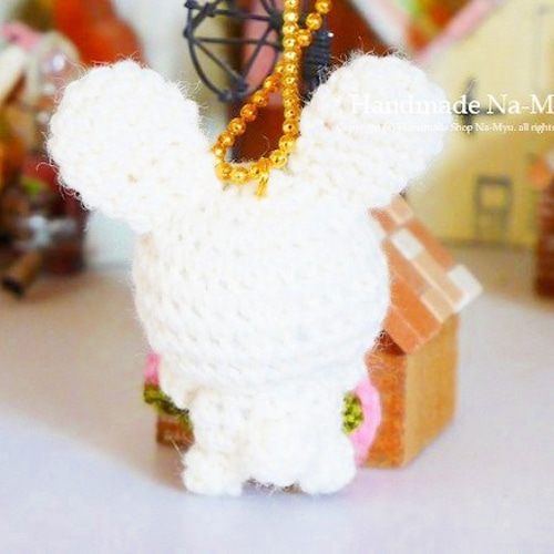 ハンドメイド　森の白うさぎちゃん 受注制作】あみぐるみ☆桜餅大好き♡白うさぎちゃん（約5cm