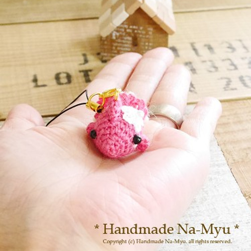 受注制作】あみぐるみ☆小さな金魚・約3.5cm／ローズ あみぐるみ