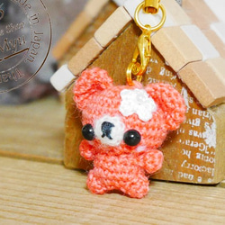 【受注制作】あみぐるみ・SSサイズの豆クマちゃん（約2.5cm）☆お花付き／サーモンピンク 2枚目の画像