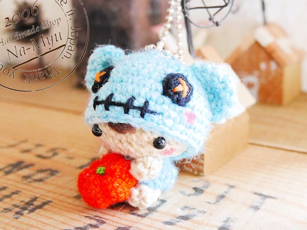 あみぐるみ キーホルダー しろねこ(ラベンダー) ぽい