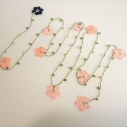 ピンクのお花畑ラリエット　オヤ風　ビーズ　ネックレス 4枚目の画像