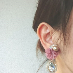 flowerpearl和水晶吊墜耳環（巧克力粉色） 第4張的照片