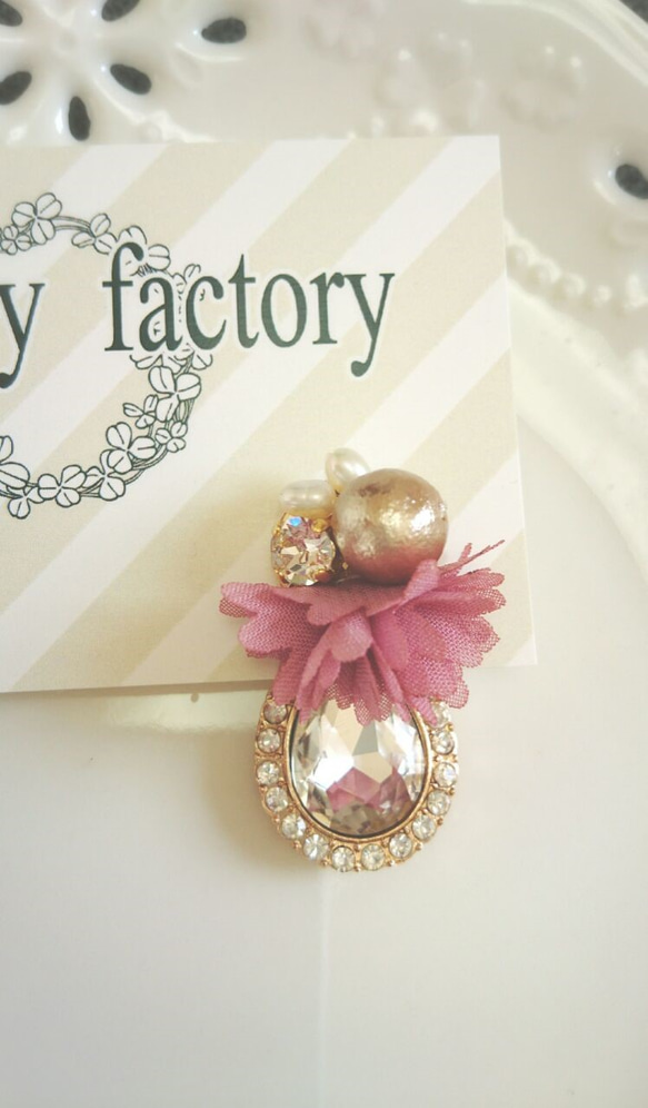 Flowerpearl和水晶吊墜耳環（巧克力粉色） 第3張的照片