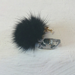 胡椒莓和貂皮植物耳環（黑色） 第3張的照片
