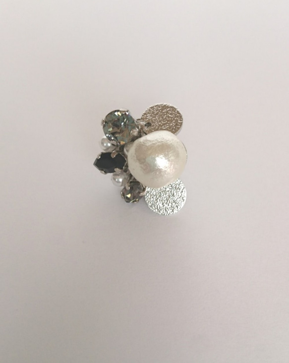 圓形金屬和珠寶珍珠耳環（銀色） 第3張的照片