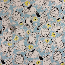 【100×50】猫ちゃんと花柄（ライトブルー）綿麻生地 2枚目の画像