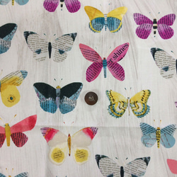 【50×50】海外 USAファブリック　カラフルバタフライ（蝶）ホワイト　生地 2枚目の画像