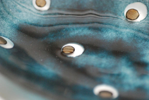 ガラス楕円ボウル藍水玉 7枚目の画像
