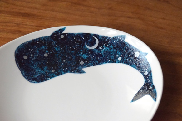 【再販】ジンベエザメ～夜空と三日月楕円皿M（単品） 7枚目の画像