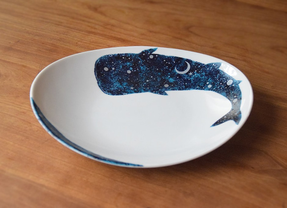 【再販】ジンベエザメ～夜空と三日月楕円皿M（単品） 8枚目の画像