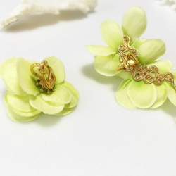 Green flower earring 2枚目の画像