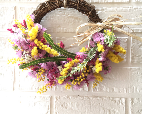 スターチス桜吹雪とミモザ の春色のハーフリース リース 華屋