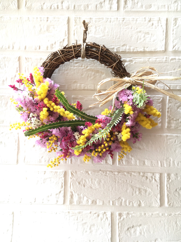 スターチス桜吹雪とミモザ の春色のハーフリース リース 華屋