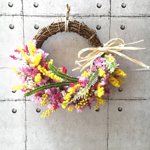 スターチス桜吹雪とミモザ の春色のハーフリース リース 華屋