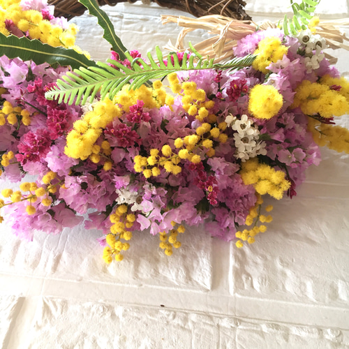 スターチス桜吹雪とミモザ の春色のハーフリース リース 華屋