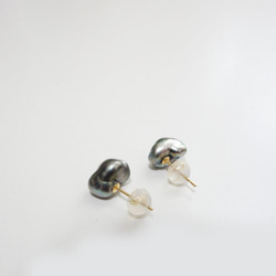 K18大溪地黑蝶珍珠芥末粒珍珠耳環 第2張的照片