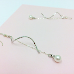 スワロパール&ツイストのロングピアス:      Pearl Chain Earrings 2枚目の画像