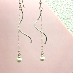 スワロパール&ツイストのロングピアス:      Pearl Chain Earrings 3枚目の画像