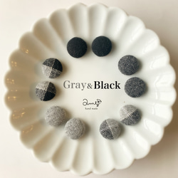 【送料無料】くるみボタンピアス・イヤリング✴︎Gray&Black 1枚目の画像