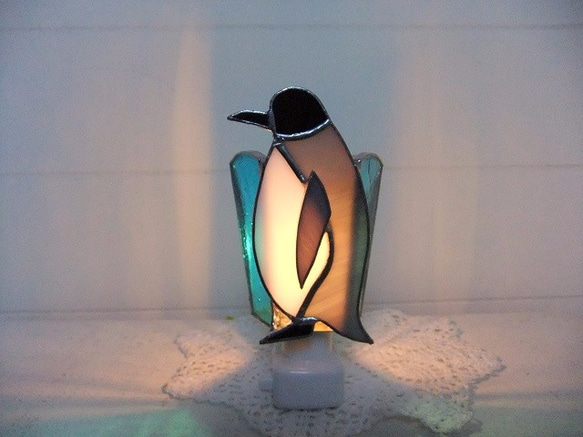 ステンドグラスおやすみランプ（penguin blue） 3枚目の画像