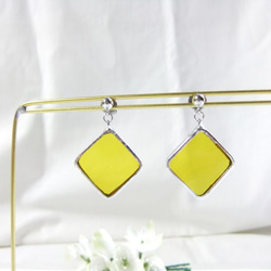 ステンドグラスピアス ＊10 colors square ＃5　saffron yellow   /イヤリング変更可　 2枚目の画像