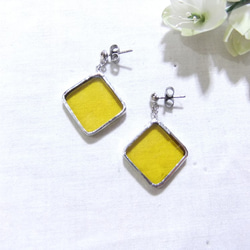 ステンドグラスピアス ＊10 colors square ＃5　saffron yellow   /イヤリング変更可　 1枚目の画像