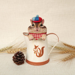 Chipmunk in a tin can, Squirrel with a lovely hat 1枚目の画像