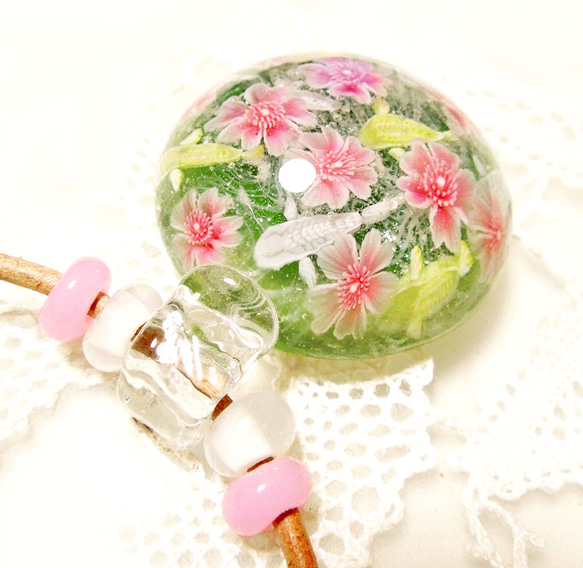 Lampwork Glass Pendant of Anemone & Butterfly, sra 第4張的照片