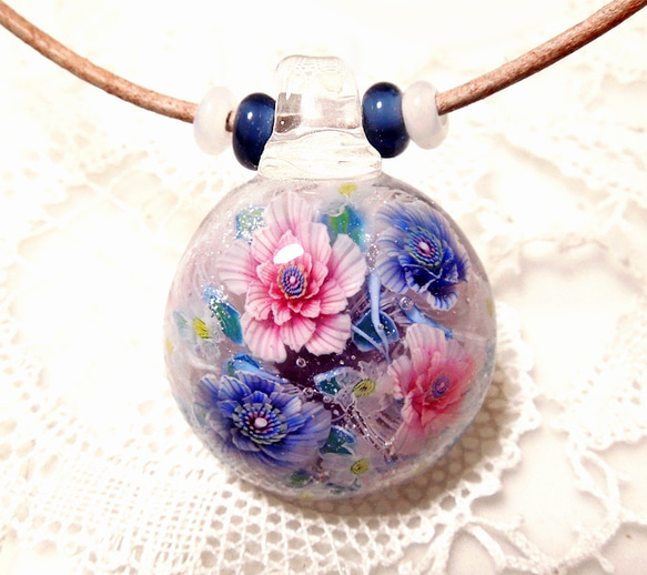 Lampwork Glass Pendant of Anemone & Butterfly, sra 第2張的照片