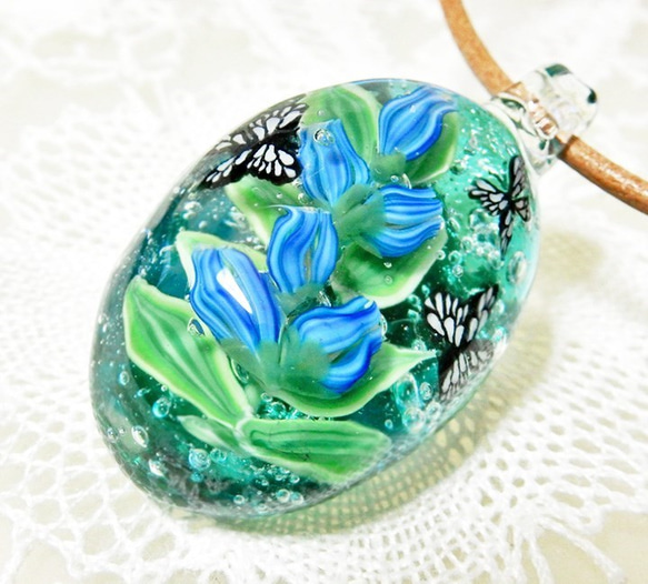 Lampwork Glass Pendant of Gentian Flower & Butterfly, sra 第3張的照片