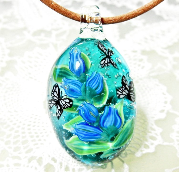 Lampwork Glass Pendant of Gentian Flower & Butterfly, sra 第4張的照片