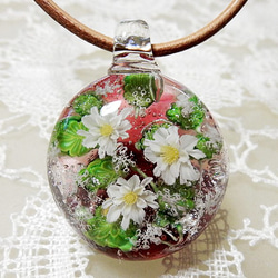 Lampwork Glass Pendant of White Flowers & Snowflakes sra 第2張的照片