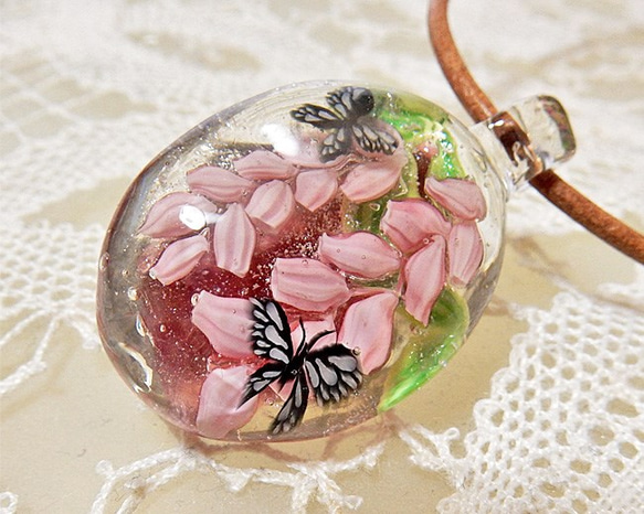 Lampwork Glass Pendant Japanese Andromeda Flowers & Buttefly 第1張的照片