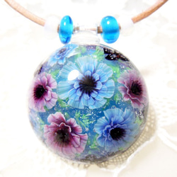 Lampwork Glass Pendant of Anemone & Butterfly, sra 第2張的照片