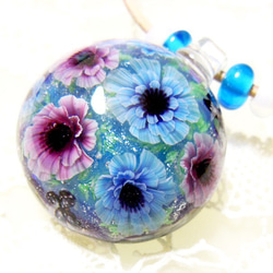 Lampwork Glass Pendant of Anemone & Butterfly, sra 第3張的照片