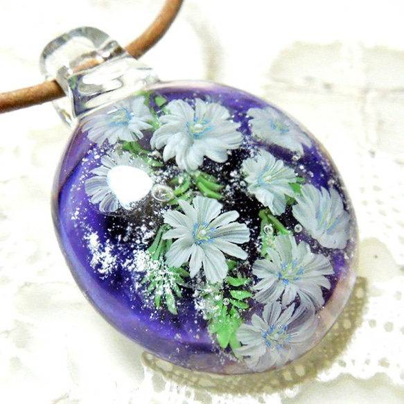 Lampwork Glass Pendant of Anemone & Butterfly, sra 第3張的照片