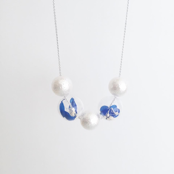 LaPerle 寶藍色 不凋花 保鮮花 幾何 玻璃珠 泡泡 圓珠 透明 項鏈 頸鏈 項鍊 頸鍊 生日禮物Geometri 第3張的照片