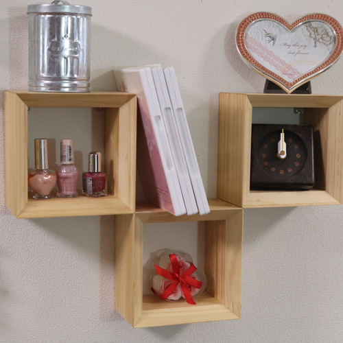 組み合わせ自由で使い勝手色々！ハンドメイドのウォールシェルフ 収納