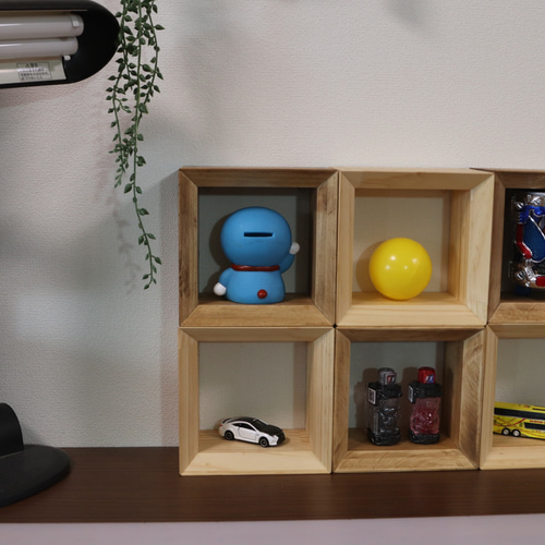 組み合わせ自由で使い勝手色々！ハンドメイドのウォールシェルフ